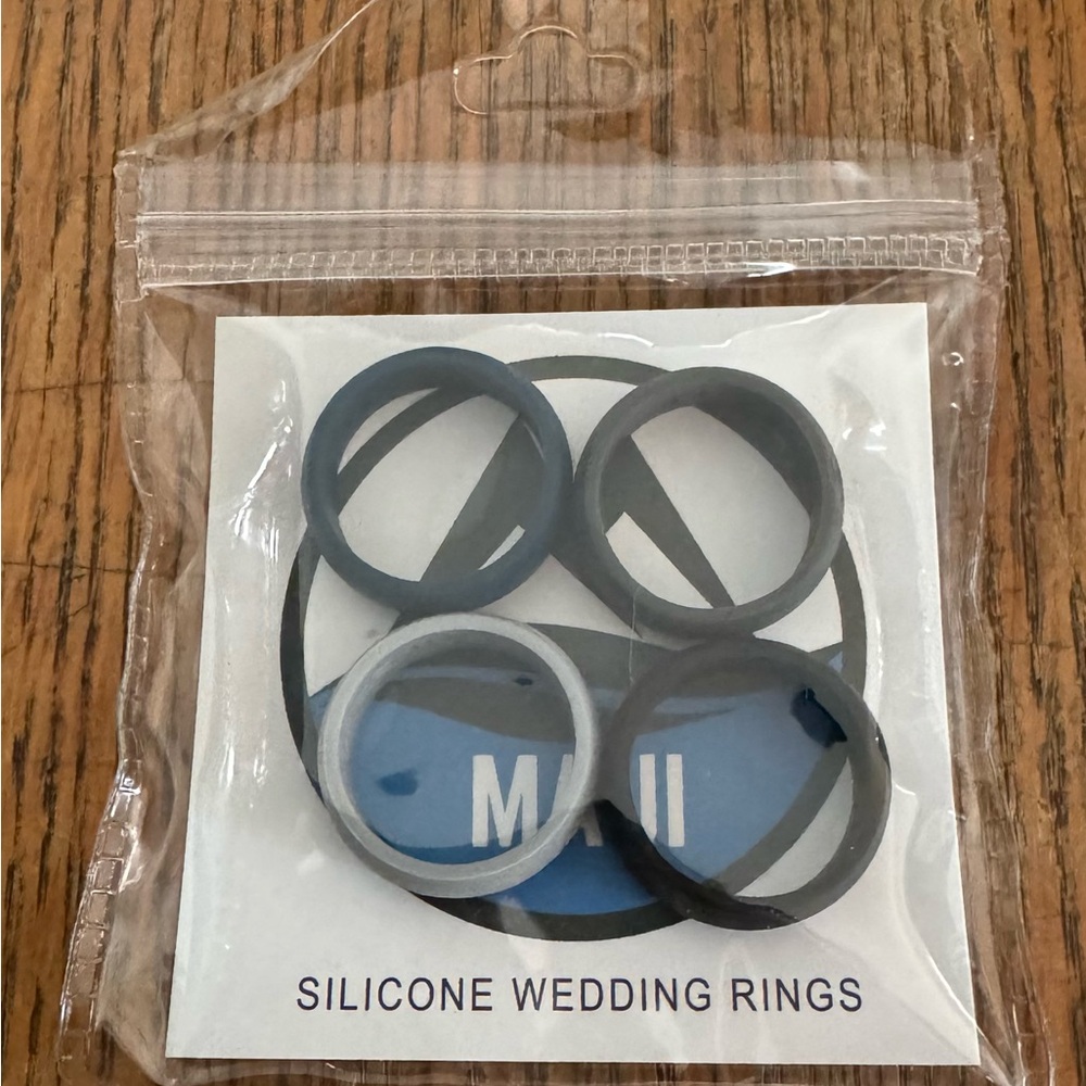 NWT Maui set of 4 wedding silicone gray, black and navy blue rings size 11 men’s